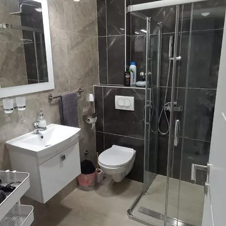 Apartment 018